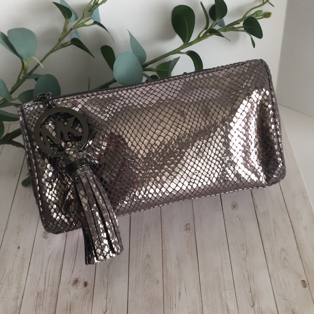 Michael Kors Limited Edition Cosmetic Bag NWOT Rare - Picture 2 of 16